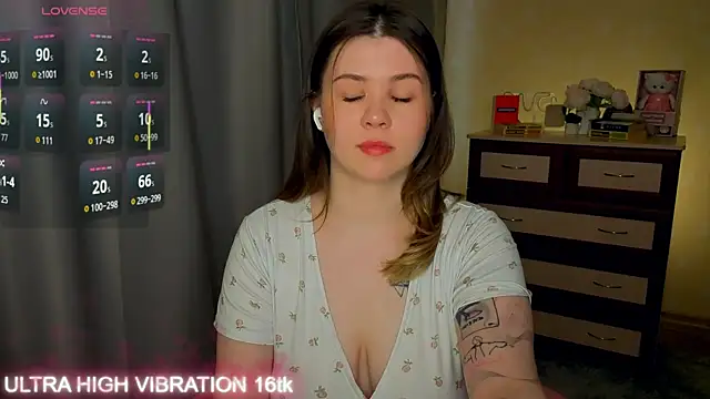 Snapshot of cutie_mili chatting on May 2026 08:32:02 AM cutie mili online show from May 2026 08:32:02 AM
