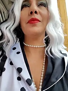 scarlett moore online show from October 2025 02:29:01 PM