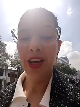 scarlett moore online show from November 2025 03:54:02 PM