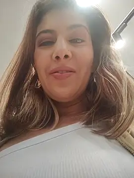 scarlett moore online show from April 2026 03:50:01 PM