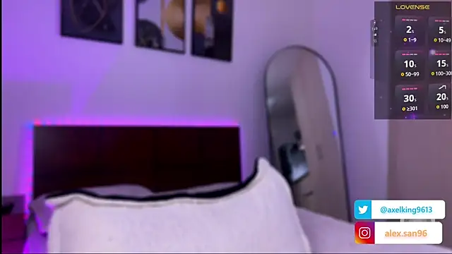 AxelKing1326 online show from November 2025 09:36:01 PM