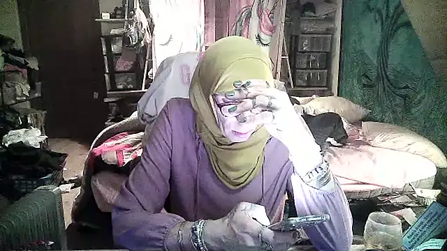 Ombeline1 online show from January 2025 06:24:01 PM