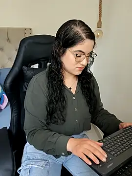 Lia Hurley online show from March 2025 08:37:02 PM