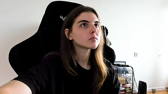 emmamurrr online show from September 2025 09:53:02 AM