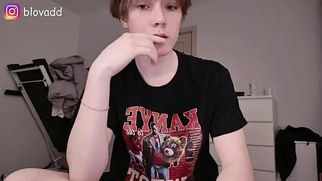 callmenineoneseven online show from May 2026 07:18:01 PM