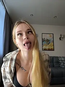 Snapshot of Vladamais chatting on October 2025 01:41:01 PM Vladamais online show from October 2025 01:41:01 PM