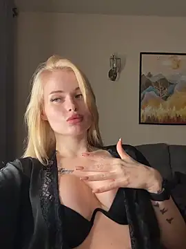 Snapshot of Vladamais chatting on November 2025 03:56:01 PM Vladamais online show from November 2025 03:56:01 PM