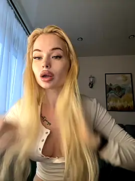 Snapshot of Vladamais chatting on November 2025 10:25:02 AM Vladamais online show from November 2025 10:25:02 AM