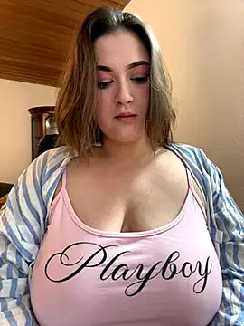 Kamilla Loop online show from November 2025 09:05:02 PM