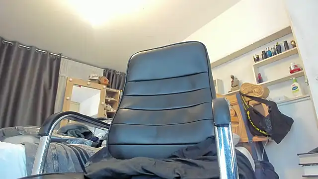 Snapshot of pollet_brown chatting on June 2026 01:10:01 AM pollet brown online show from June 2026 01:10:01 AM