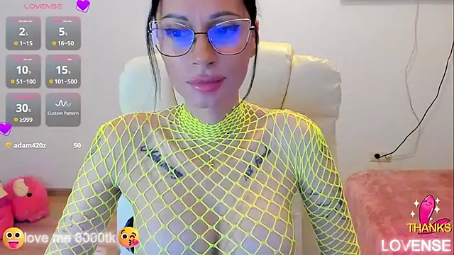 Snapshot of kissnicol32 chatting on November 2025 07:06:01 PM kissnicol32 online show from November 2025 07:06:01 PM