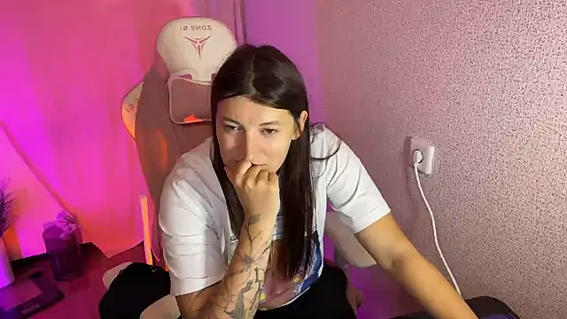 Katrin  kiss online show from October 2025 04:17:02 PM