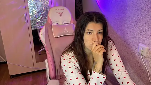 Katrin  kiss online show from April 2026 03:06:01 PM