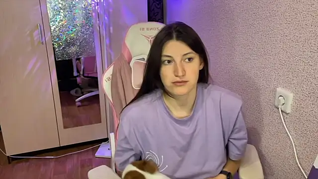 Snapshot of Katrin__kiss chatting on April 2026 06:32:02 PM Katrin kiss online show from April 2026 06:32:02 PM