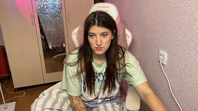 Snapshot of Katrin__kiss chatting on April 2026 04:04:02 PM Katrin kiss online show from April 2026 04:04:02 PM