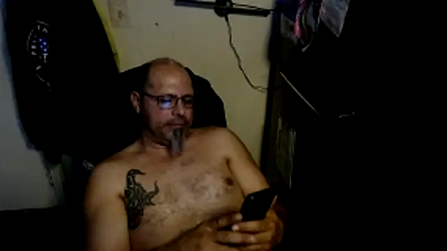 KrazyLegz online show from April 2026 03:50:01 PM