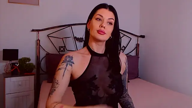 YvonneEverlee online show from November 2025 09:11:01 PM