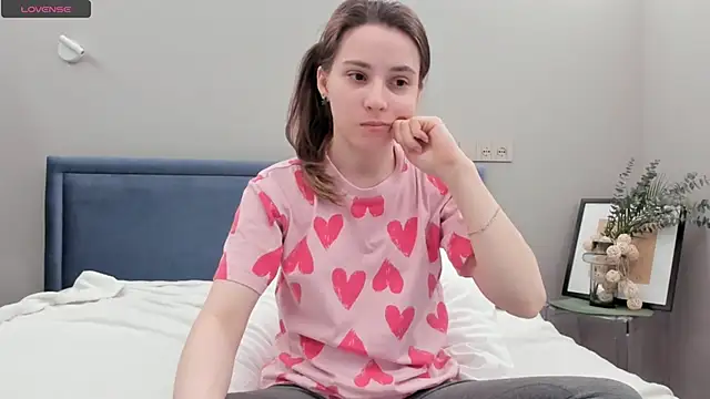 DonnaBurkee online show from March 2025 04:06:02 PM