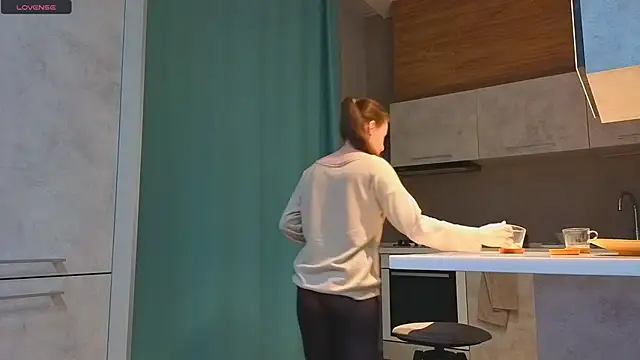 DonnaBurkee online show from December 2025 04:07:02 AM