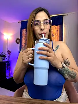 Alessandra Schmoll online show from November 2025 01:11:01 PM