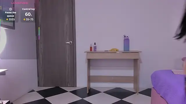 alexa pariss online show from October 2025 08:17:02 PM