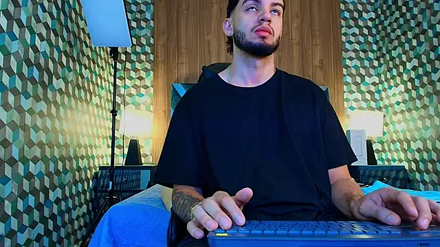 Michael magno online show from November 2025 11:09:01 AM