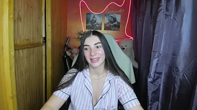 Snapshot of Fiery_Brunette_ chatting on February 2025 10:31:02 AM Fiery Brunette  online show from February 2025 10:31:02 AM