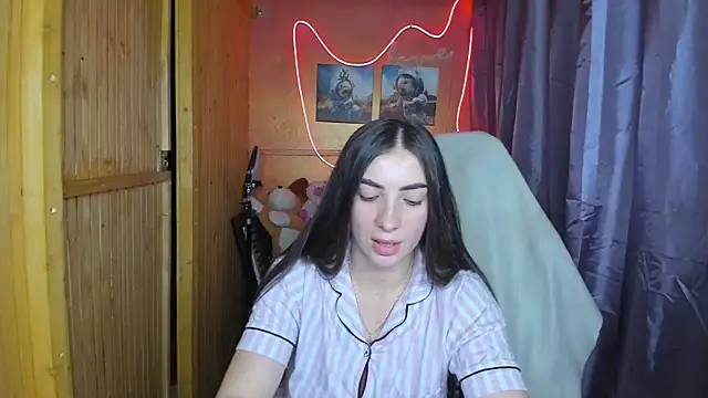 Snapshot of Fiery_Brunette_ chatting on February 2025 09:35:01 AM Fiery Brunette  online show from February 2025 09:35:01 AM