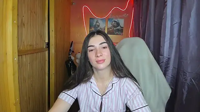 Snapshot of Fiery_Brunette_ chatting on February 2025 06:37:02 AM Fiery Brunette  online show from February 2025 06:37:02 AM