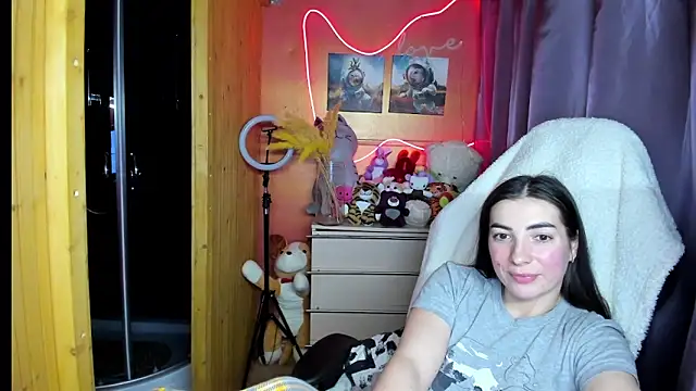 Fiery Brunette  online show from January 2026 11:05:01 AM