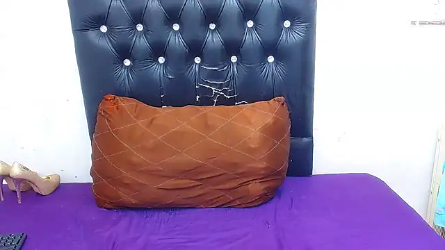 Snapshot of JUICYASSxxx chatting on March 2025 11:44:02 PM JUICYASSxxx online show from March 2025 11:44:02 PM