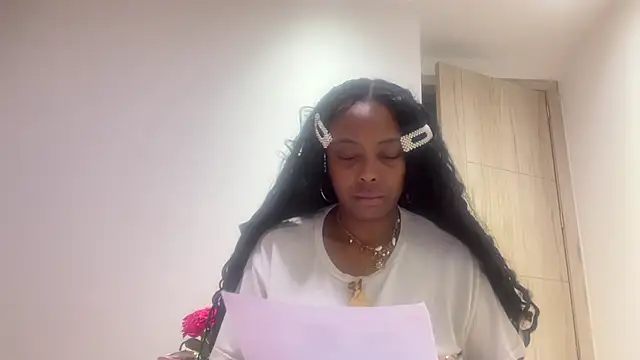 Snapshot of ChocolateCakeQueen chatting on April 2026 04:59:02 AM ChocolateCakeQueen online show from April 2026 04:59:02 AM