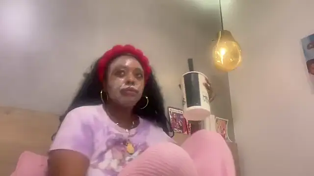 Snapshot of ChocolateCakeQueen chatting on April 2026 02:25:01 AM ChocolateCakeQueen online show from April 2026 02:25:01 AM