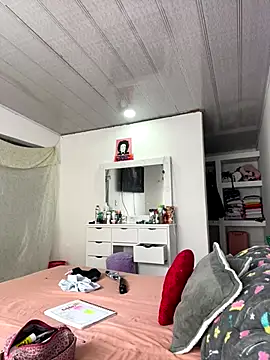 hannahb-e online show from October 2025 02:35:02 PM