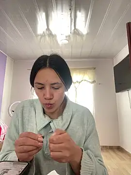 Snapshot of hannahb-e chatting on July 2026 04:45:02 PM hannahb-e online show from July 2026 04:45:02 PM