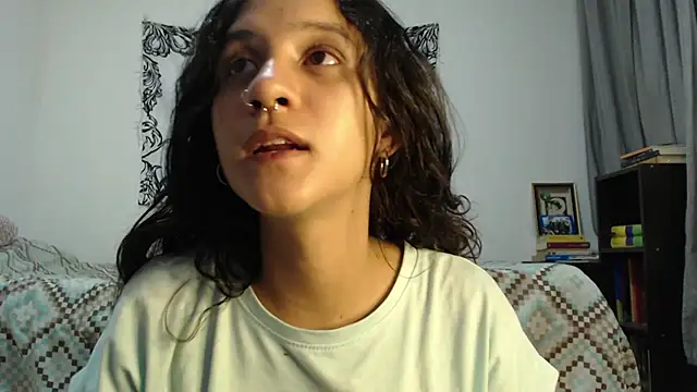 Snapshot of AlinaWoolf_ chatting on December 2024 03:07:02 AM AlinaWoolf online show from December 2024 03:07:02 AM