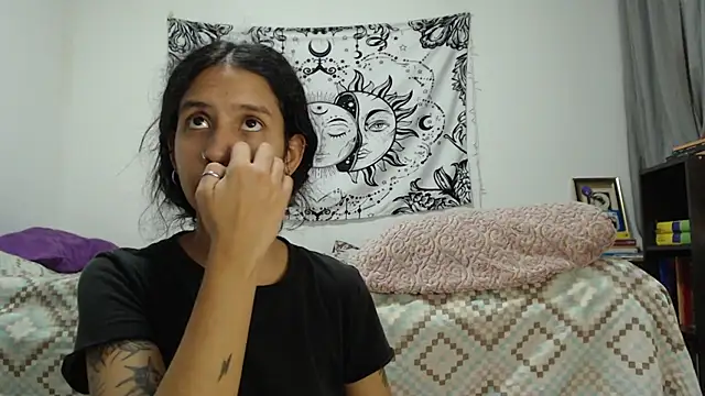 Snapshot of AlinaWoolf_ chatting on December 2024 02:47:02 AM AlinaWoolf online show from December 2024 02:47:02 AM