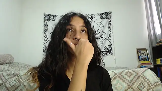 Snapshot of AlinaWoolf_ chatting on December 2024 06:05:02 PM AlinaWoolf online show from December 2024 06:05:02 PM