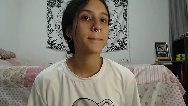 Snapshot of AlinaWoolf_ chatting on January 2025 11:44:02 PM AlinaWoolf online show from January 2025 11:44:02 PM