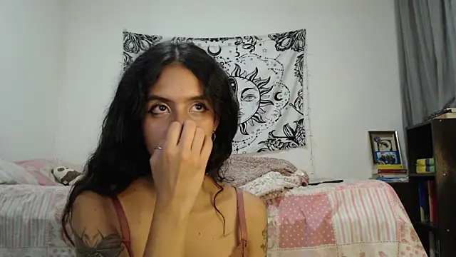 Snapshot of AlinaWoolf_ chatting on January 2025 08:43:02 AM AlinaWoolf online show from January 2025 08:43:02 AM