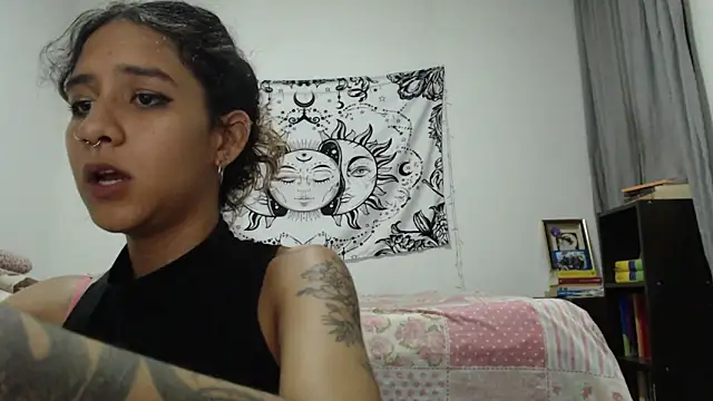 Snapshot of AlinaWoolf_ chatting on January 2025 02:39:02 AM AlinaWoolf online show from January 2025 02:39:02 AM