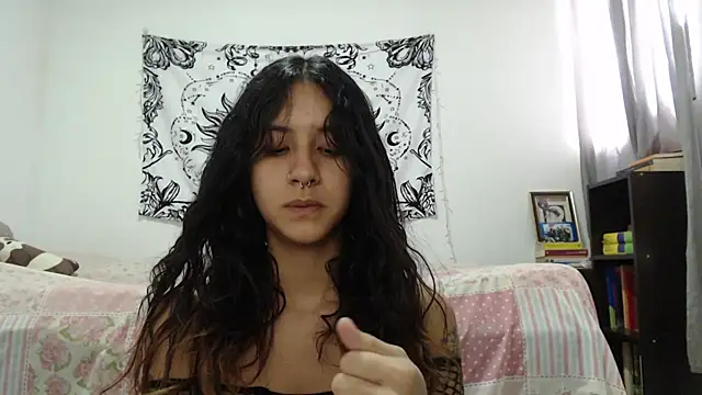 Snapshot of AlinaWoolf_ chatting on January 2025 08:33:01 PM AlinaWoolf online show from January 2025 08:33:01 PM