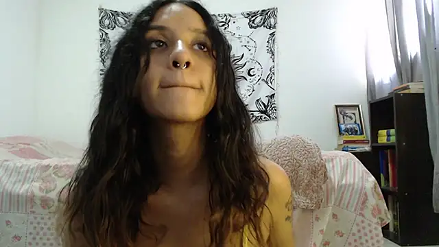 Snapshot of AlinaWoolf_ chatting on January 2025 05:00:02 AM AlinaWoolf online show from January 2025 05:00:02 AM