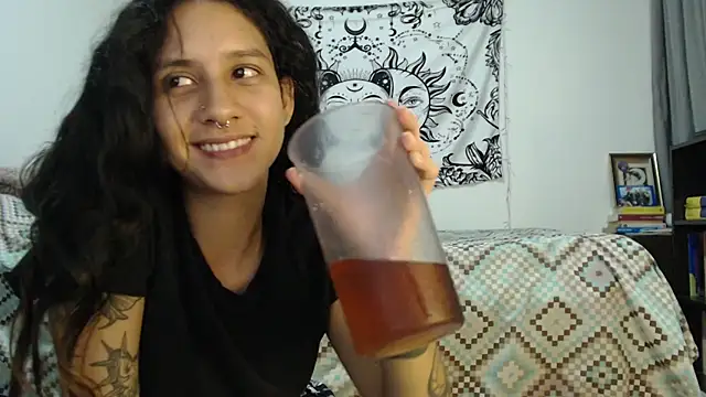 Snapshot of AlinaWoolf_ chatting on February 2025 02:39:01 AM AlinaWoolf online show from February 2025 02:39:01 AM