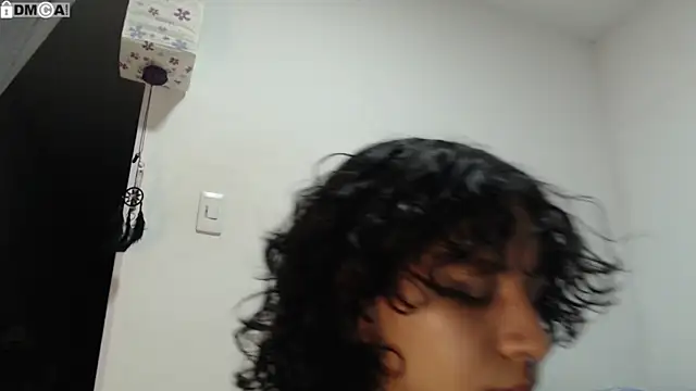 Snapshot of AlinaWoolf_ chatting on September 2025 04:35:02 AM AlinaWoolf online show from September 2025 04:35:02 AM