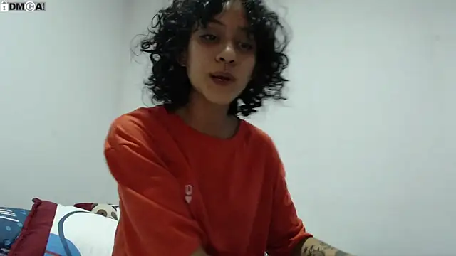 Snapshot of AlinaWoolf_ chatting on October 2025 09:34:01 PM AlinaWoolf online show from October 2025 09:34:01 PM