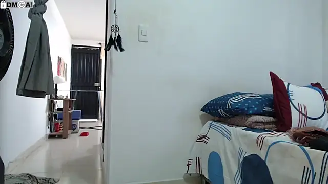 Snapshot of AlinaWoolf_ chatting on October 2025 04:08:02 PM AlinaWoolf online show from October 2025 04:08:02 PM