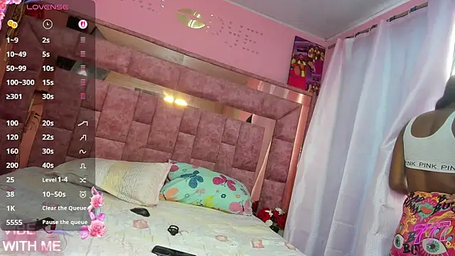 shenielxx online show from June 2026 01:39:02 PM