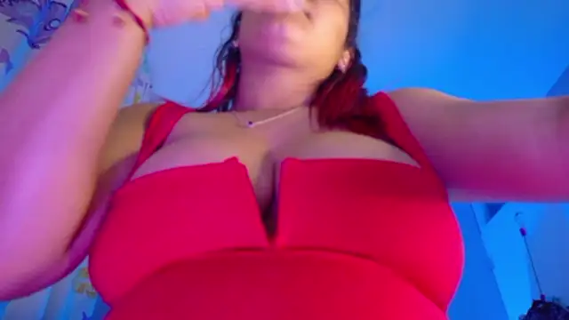 Snapshot of NicolleTaylor chatting on June 2026 04:00:01 AM NicolleTaylor online show from June 2026 04:00:01 AM