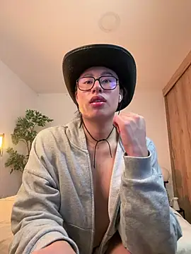 SrLuis18 online show from December 2025 12:30:01 AM